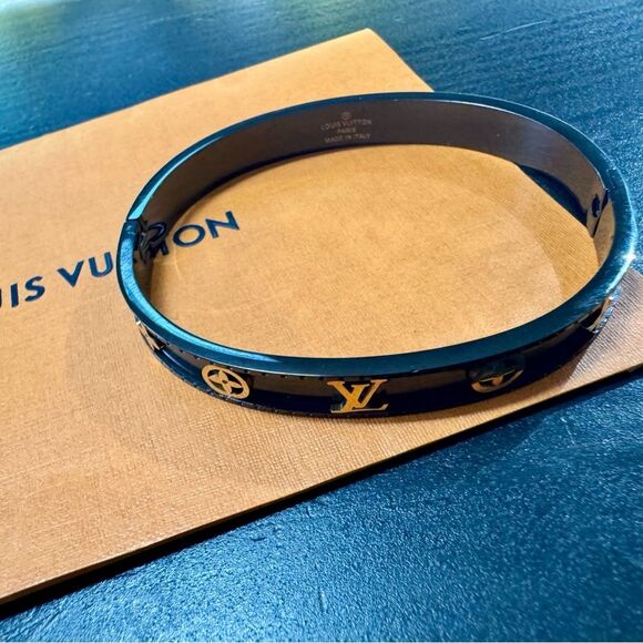 Louis Vuitton Black Enamel Gold Metal LV Motif Bangle – Medium - Picture 6 of 16